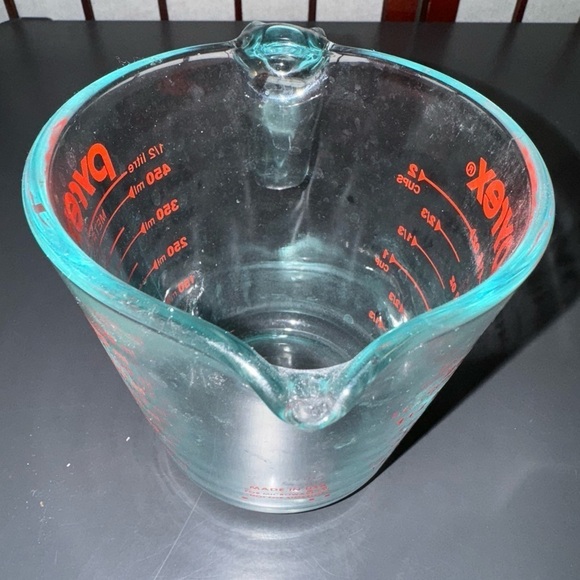 Pyrex Turquoise 2 Cup Measuring Glass Red Cup Ounces & Red Metric Measurements - Picture 6 of 12